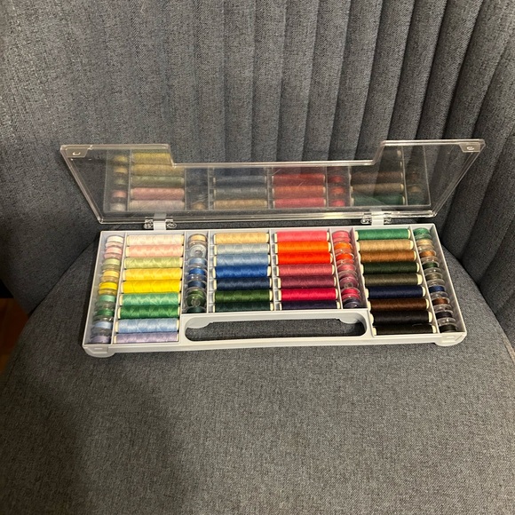 Multi-Color Thread Organizer Box - Picture 2 of 4